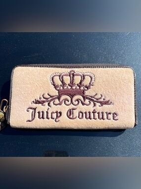 Juicy couture vintage long zip wallet